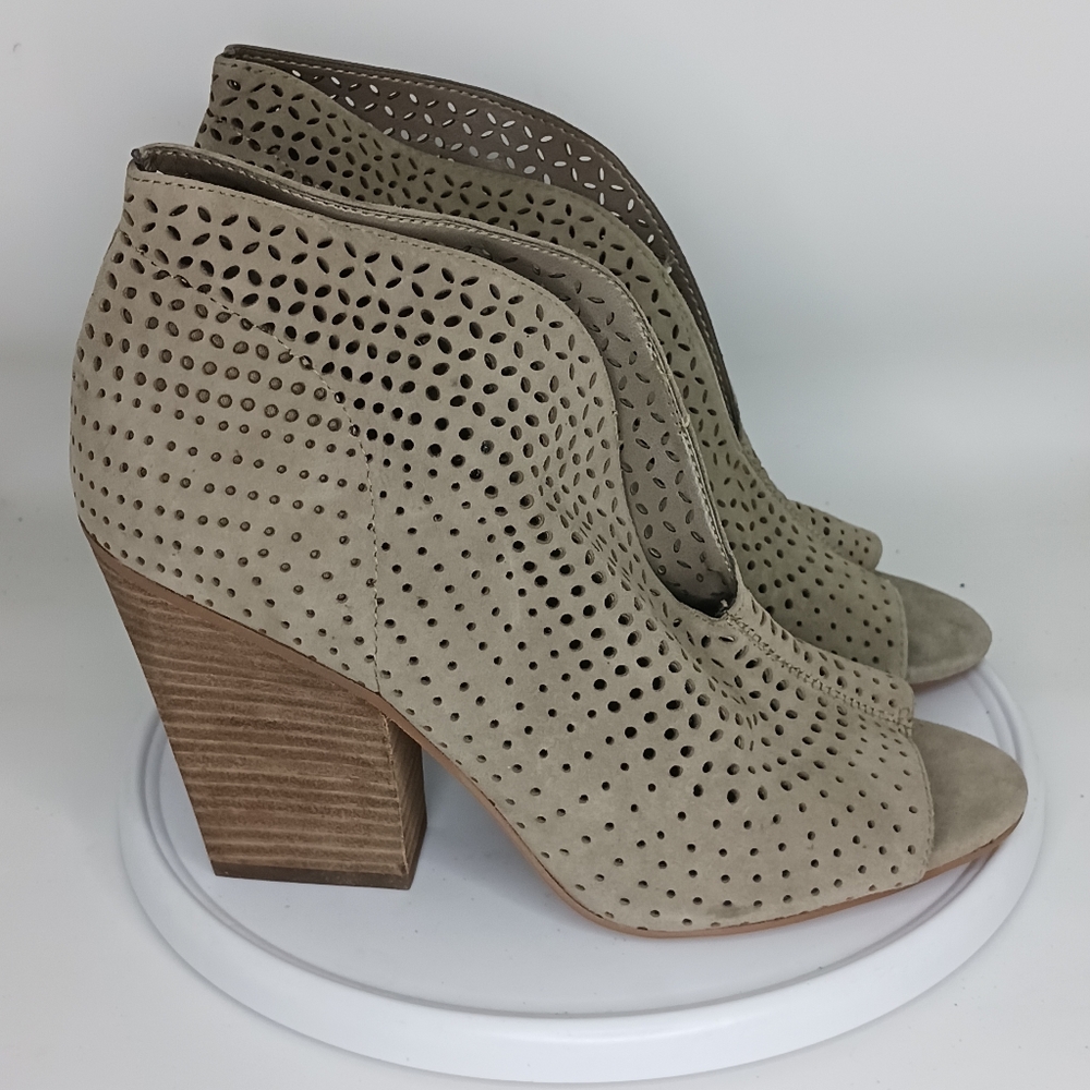 VINCE CAMUTO - Picture 2 of 5